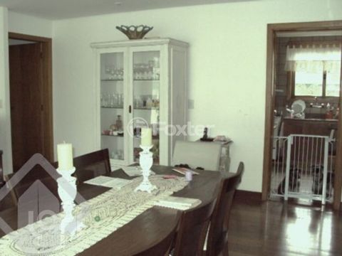 Image 4 - 930339