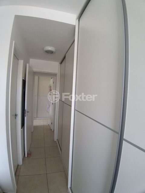 Image 7 - 930343