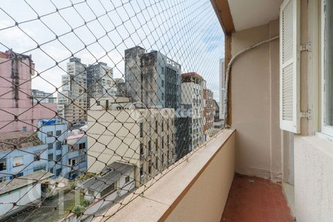Image 7 - 930375