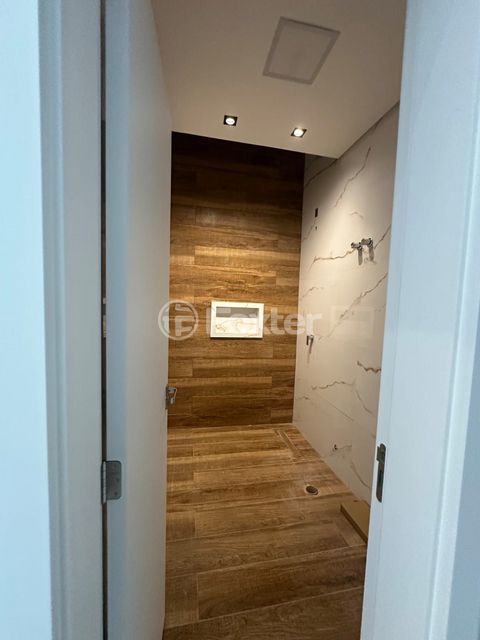 Image 6 - 930461