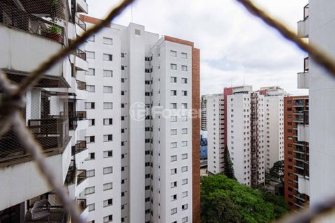 Image 15 - 930474
