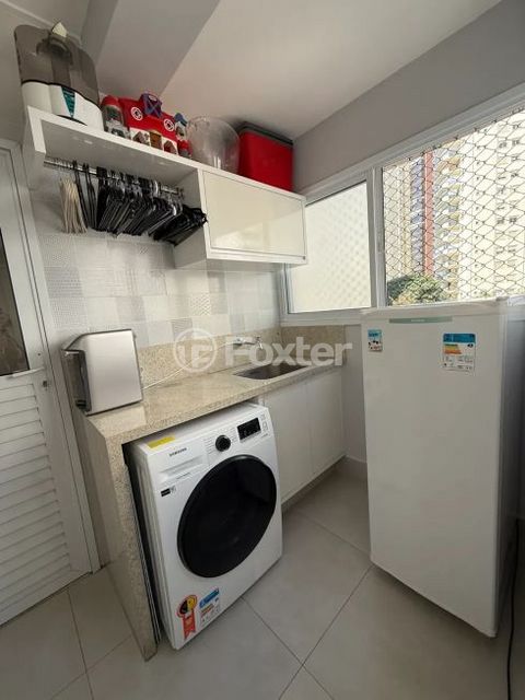 Image 7 - 930476