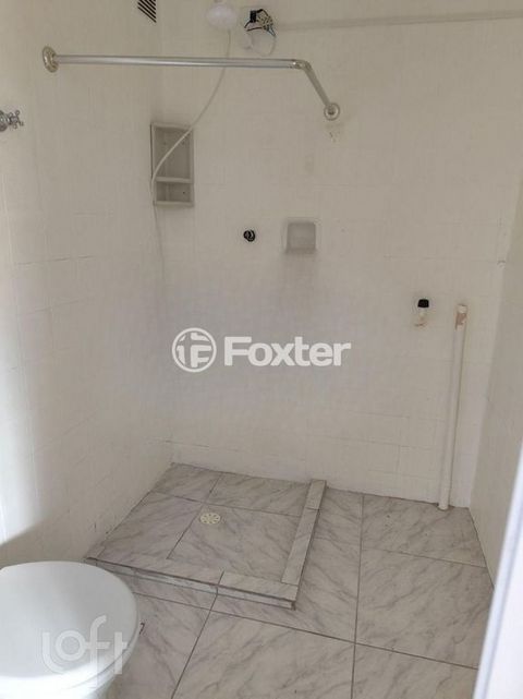 Image 7 - 930501