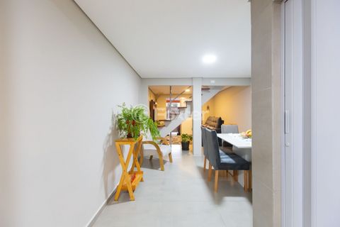 Image 6 - 930503
