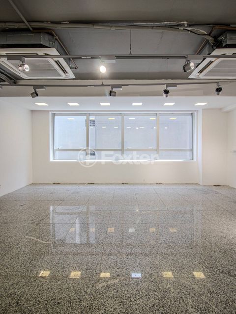 Image 7 - 930517