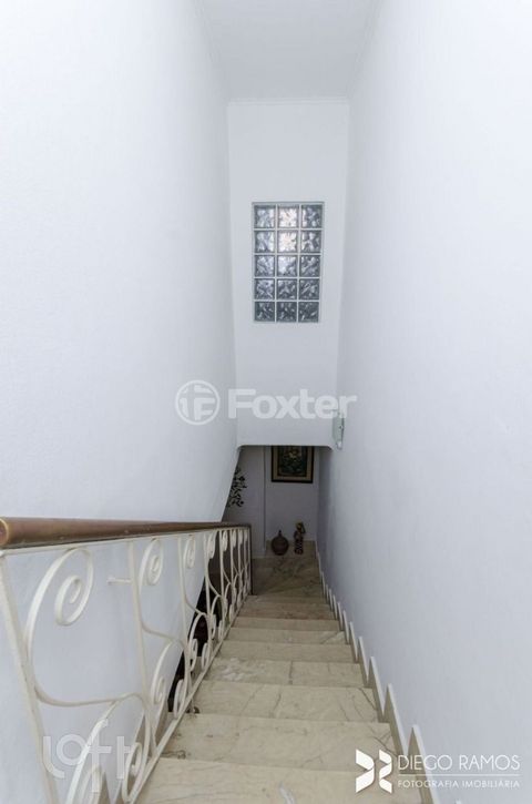 Image 8 - 930518