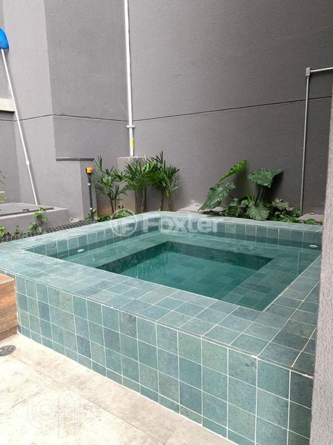 Image 5 - 930543