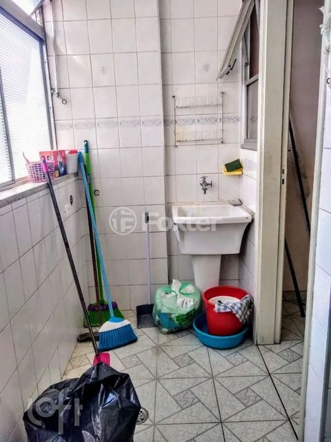Image 4 - 930545