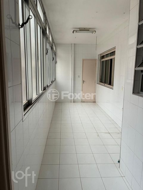 Image 4 - 930546