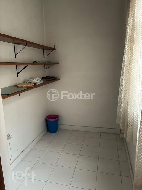 Image 5 - 930546