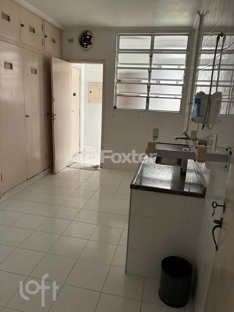 Image 3 - 930546