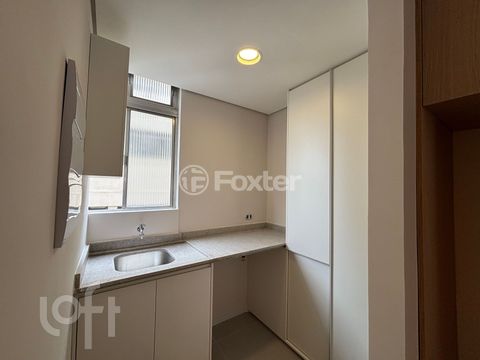 Image 7 - 930555