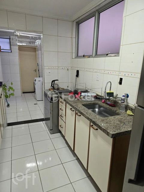Image 4 - 930556