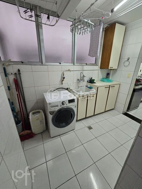 Image 7 - 930556