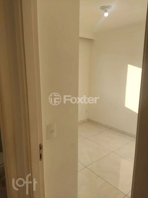 Image 3 - 930570