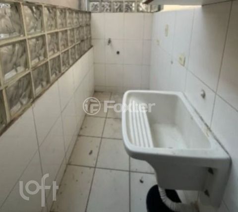 Image 8 - 930682