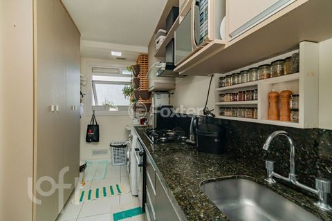 Image 11 - 930685