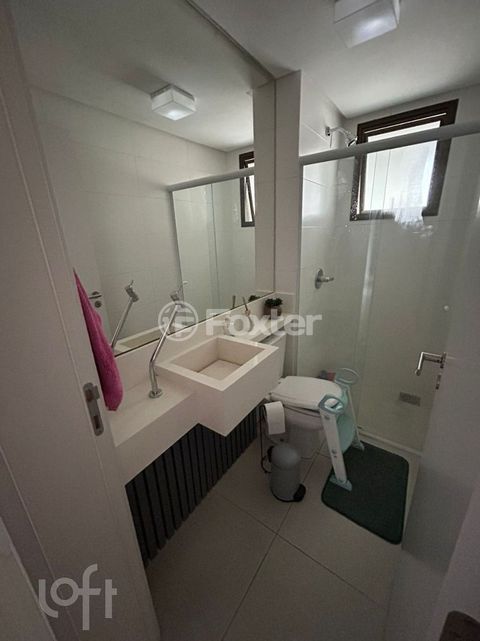 Image 8 - 930690