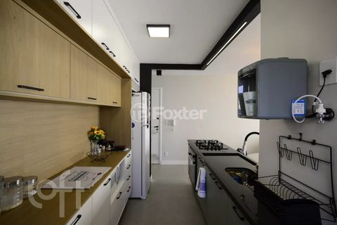 Image 4 - 930696