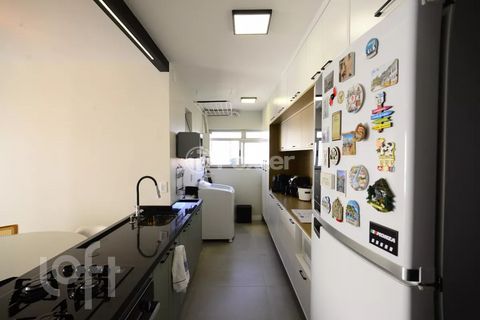 Image 3 - 930696