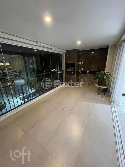 Image 4 - 930700