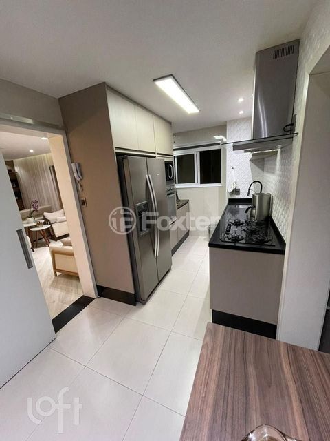 Image 6 - 930700