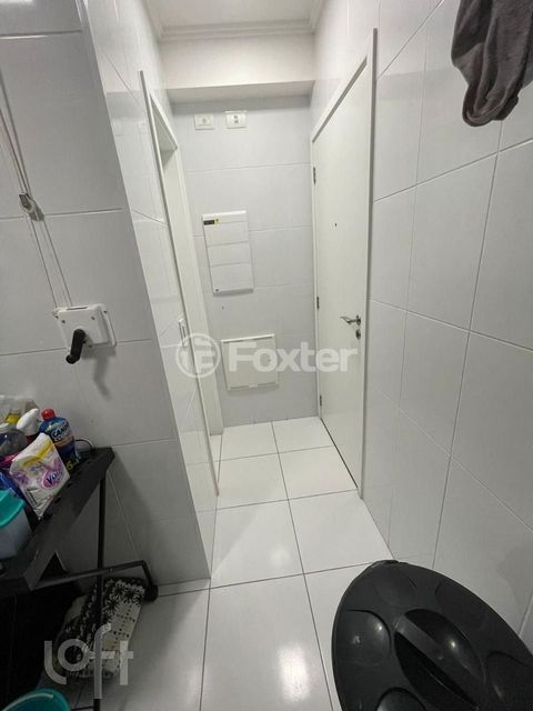 Image 11 - 930700