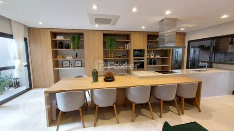 Image 11 - 930740