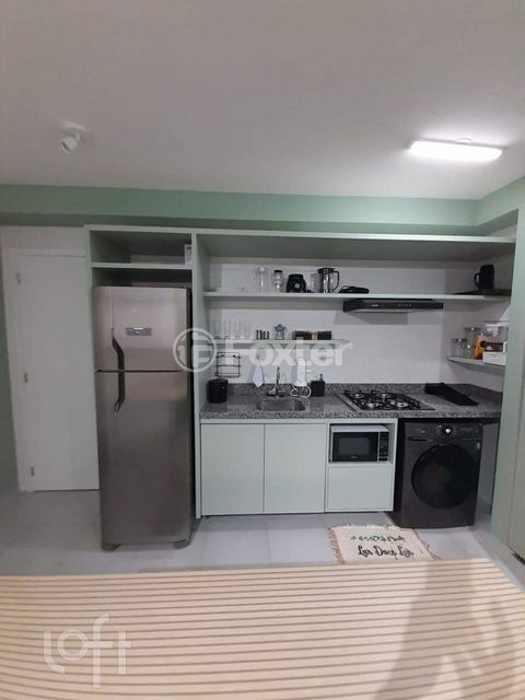 Image 4 - 930740