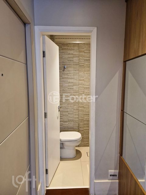 Image 4 - 930746
