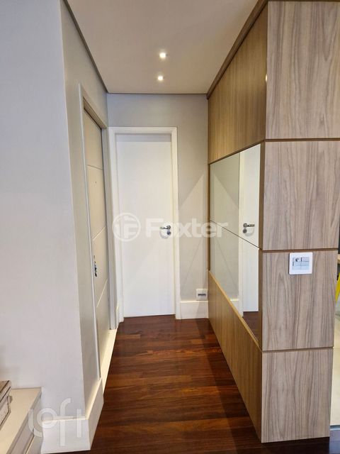Image 3 - 930746