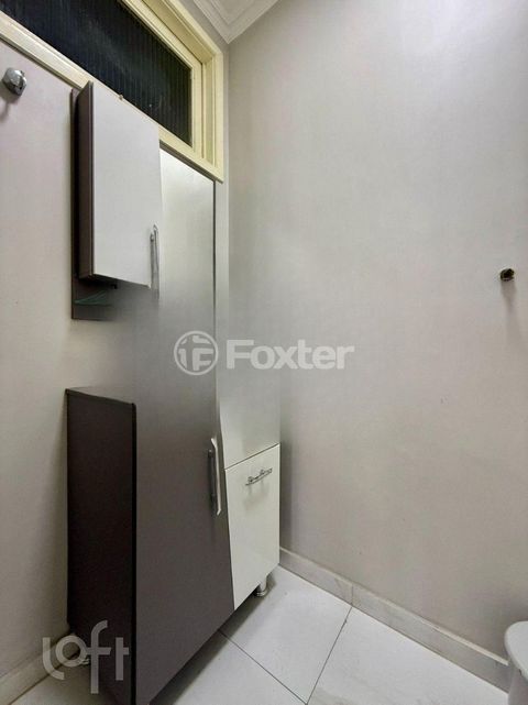 Image 7 - 930747