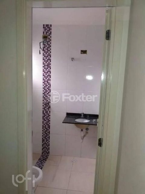 Image 7 - 930748