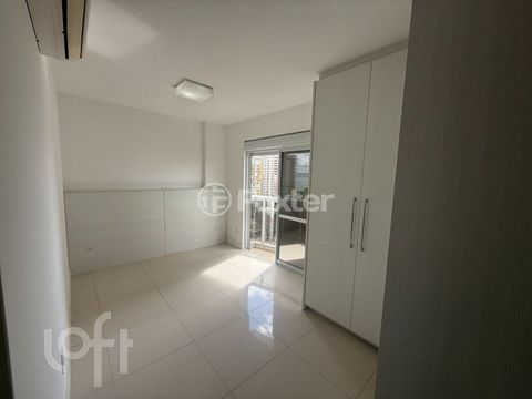 Image 4 - 930818