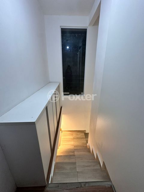 Image 8 - 930820