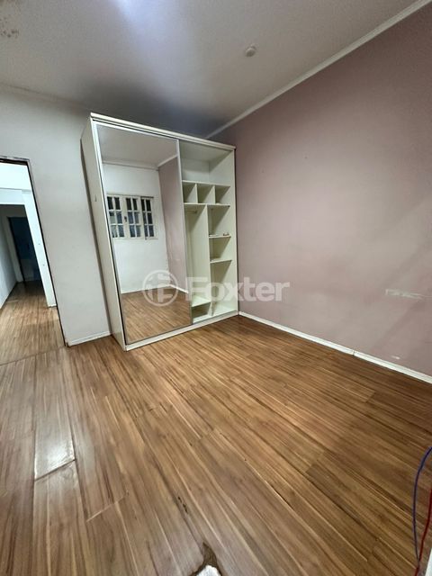 Image 3 - 930820