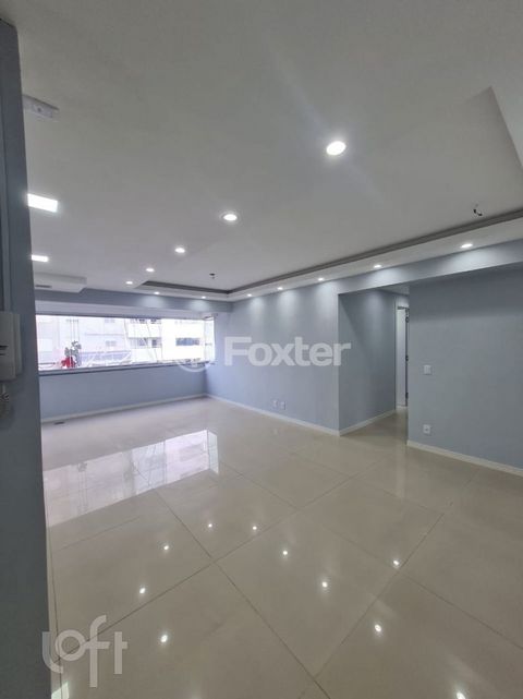 Image 5 - 930845