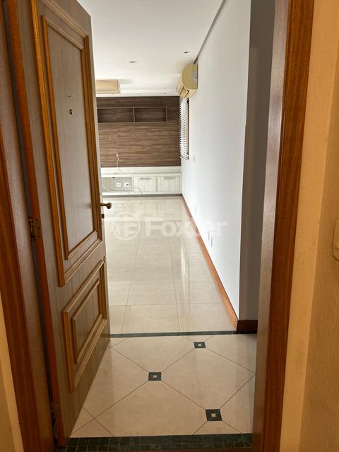 Image 7 - 930850