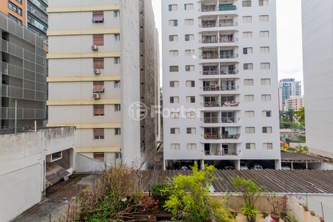 Image 8 - 930881