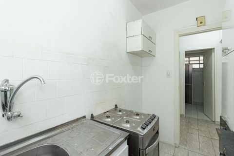 Image 7 - 930905