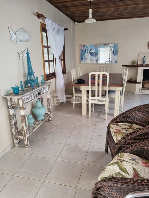 Image 4 - 930906