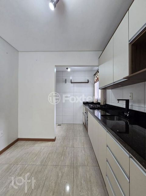 Image 4 - 930943