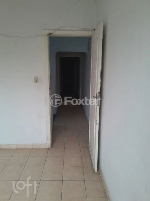 Image 7 - 930945