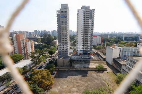 Image 7 - 930994