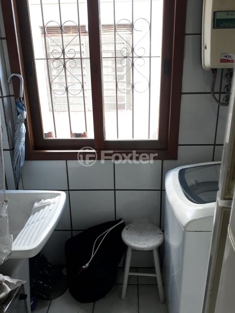Image 7 - 931005