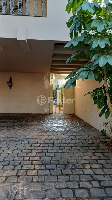 Image 10 - 931009