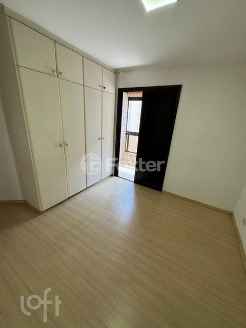 Image 8 - 931049
