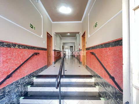 Image 3 - 931090
