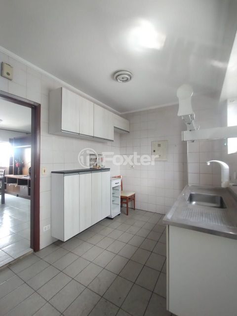 Image 4 - 931151