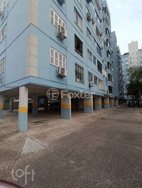 Image 11 - 931311